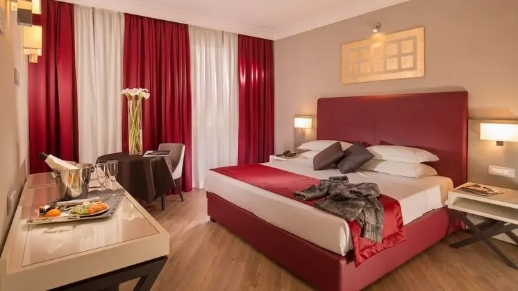 Büyük Yataklı Tek Kişilik Oda (French Bed)