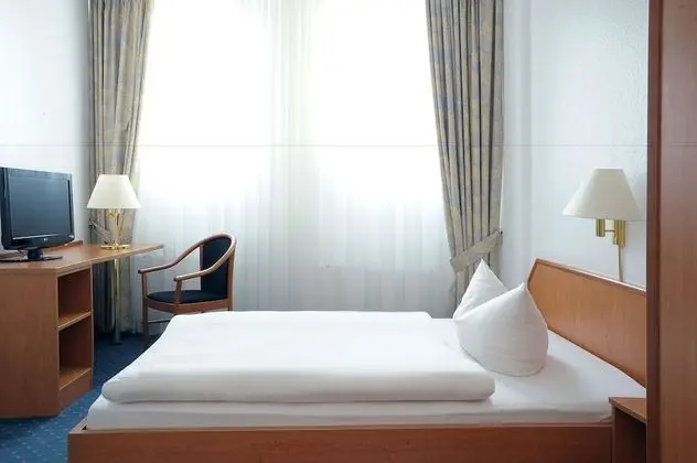 Büyük Yataklı Tek Kişilik Oda