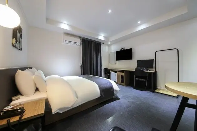 Premium Tek Büyük Yataklı Oda