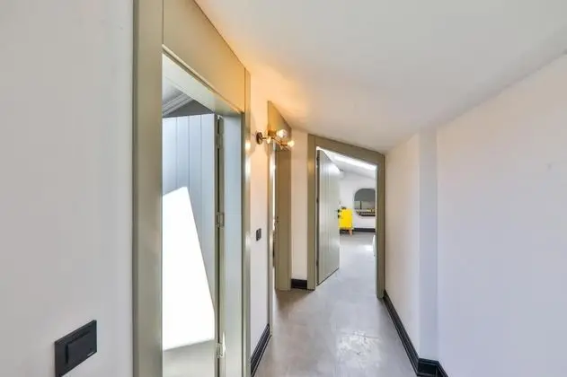 Çift Kişilik, Sokak Manzaralı, 2. Kat