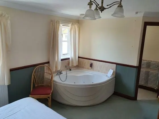 Tek Büyük Yataklı Oda, Banyolu/Duşlu ((Spa Bath in room))