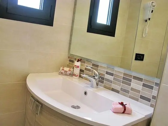 Büyük Yataklı Tek Kişilik Oda