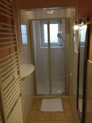 Tek Kişilik Oda, Ortak Banyo
