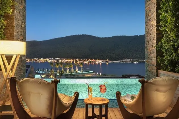 Laguna Deluxe Room Sea View - Swim Up