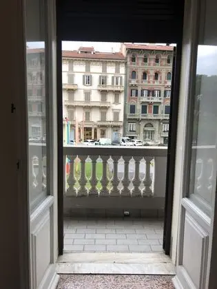 Üç Kişilik Oda, Deniz Manzaralı