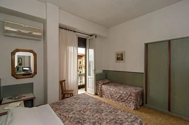 Üç Kişilik Oda, Deniz Manzaralı
