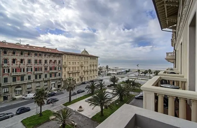Üç Kişilik Oda, Deniz Manzaralı