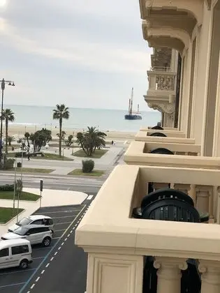 Üç Kişilik Oda, Deniz Manzaralı