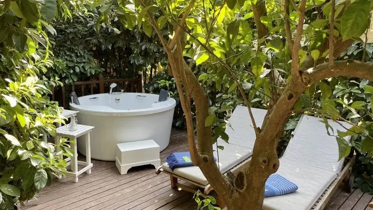 Superior Bungalow Oda, Bahçe Manzaralı, Jakuzili