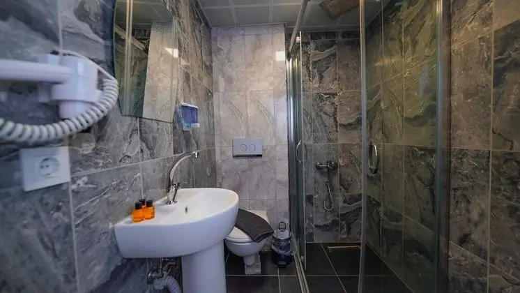 City Tek Büyük Yataklı Oda