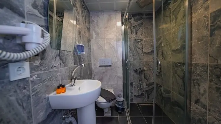 City Tek Büyük Yataklı Oda