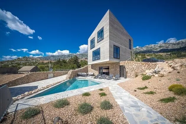 Villa (Rock)