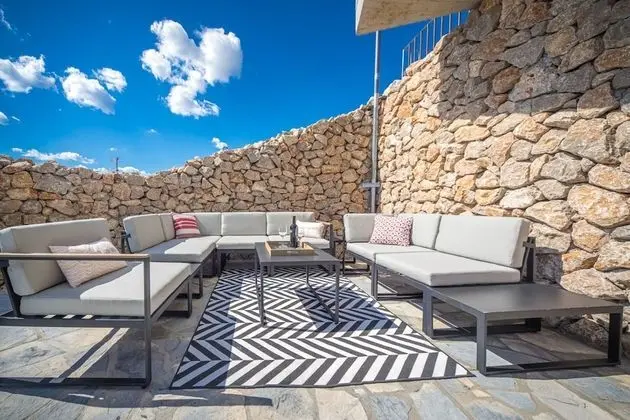 Villa (Rock)