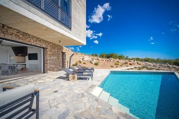 Villa (Rock)