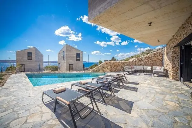 Villa (Rock)