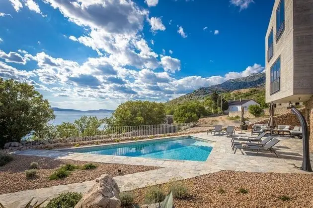 Villa (Sea)