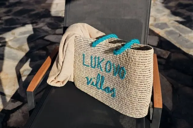 Villa (Sea)