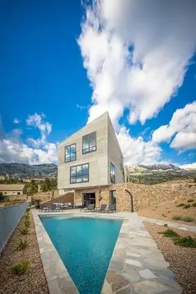 Villa (Sea)