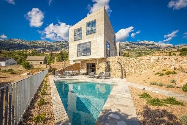 Villa (Sea)