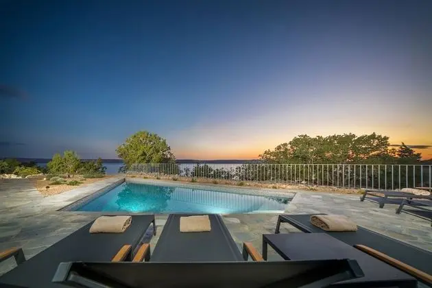 Villa (Sea)