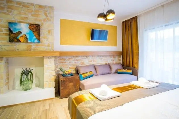 Üç Kişilik Oda, Balkon (Gold)