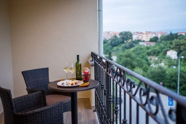 Üç Kişilik Oda, Balkon (Gold)