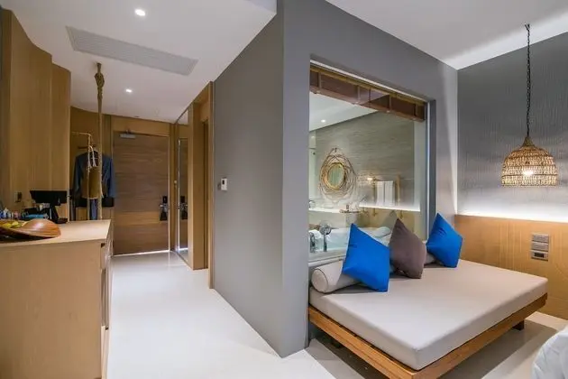Pool Access Sea View
