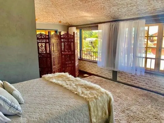 Deluxe Tek Büyük Yataklı Oda, 1 Çift Kişilik Yatak, Balkon, Bahçe Manzaralı