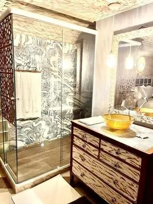 Deluxe Tek Büyük Yataklı Oda, 1 Çift Kişilik Yatak, Balkon, Bahçe Manzaralı
