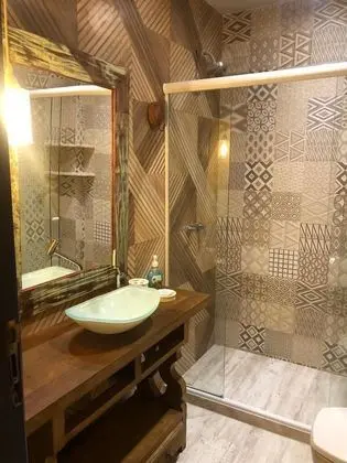 Deluxe Tek Büyük Yataklı Oda, 1 Çift Kişilik Yatak, Balkon, Bahçe Manzaralı
