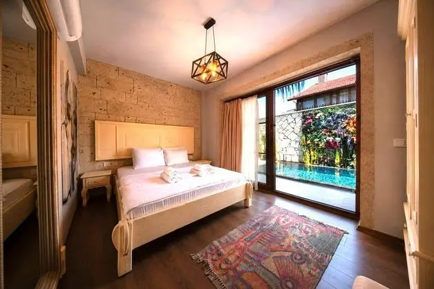 Swim Up Deluxe Oda, Havuz Manzaralı