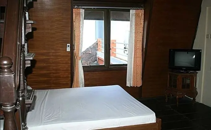 Lumbung Suite