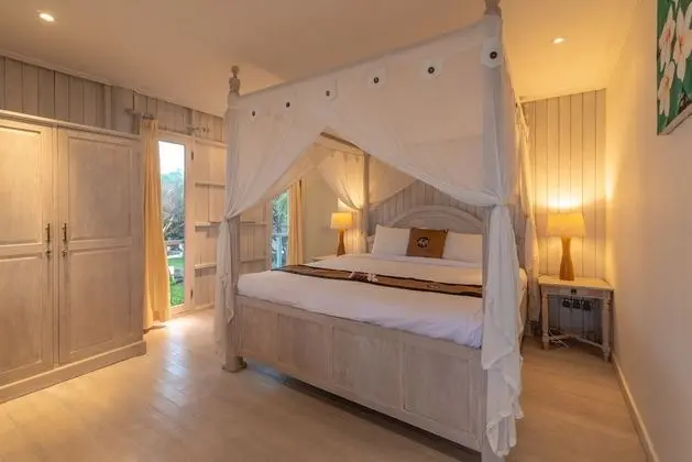 Classic Villa, 4 Yatak Odası, Kişiye Özel Havuzlu, Plaj Manzaralı