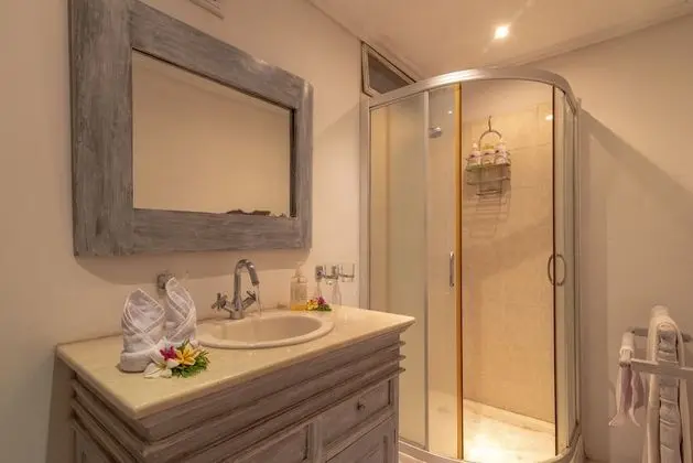 Classic Villa, 4 Yatak Odası, Kişiye Özel Havuzlu, Plaj Manzaralı