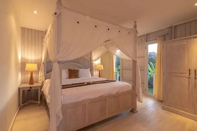 Classic Villa, 4 Yatak Odası, Kişiye Özel Havuzlu, Plaj Manzaralı