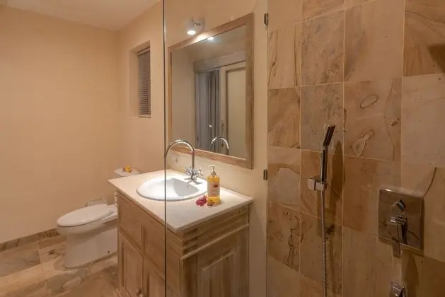 Classic Villa, 4 Yatak Odası, Kişiye Özel Havuzlu, Plaj Manzaralı