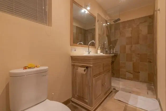 Classic Villa, 4 Yatak Odası, Kişiye Özel Havuzlu, Plaj Manzaralı
