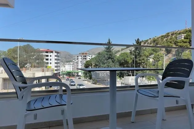 Üç Kişilik Oda