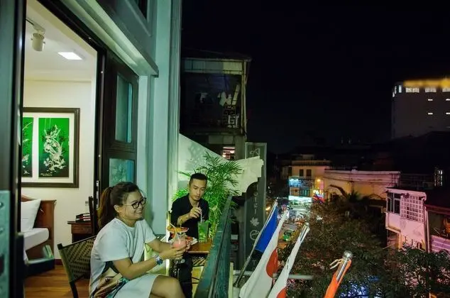 Süit, Balkon