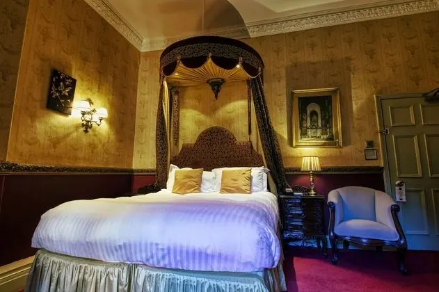 Classic Tek Büyük Yataklı Oda (Castle Classic)
