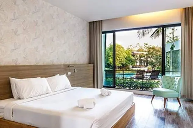 Building Terrace Pool View - Ground floor