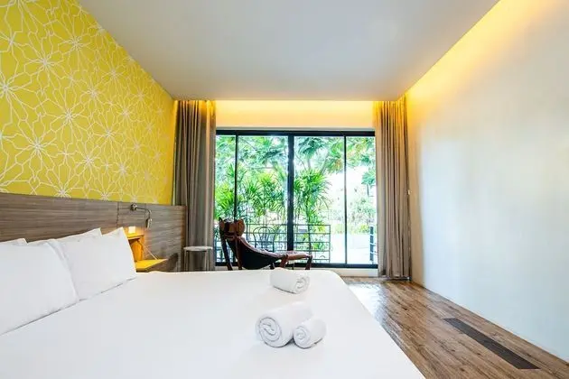 Building Terrace Pool View - Ground floor