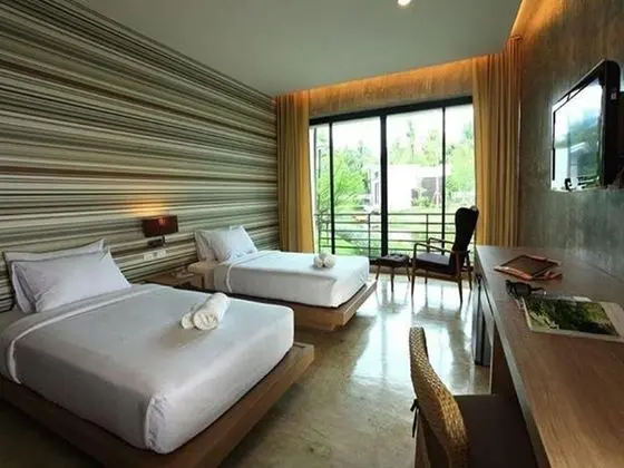 Building Terrace Pool View - Upper Floor