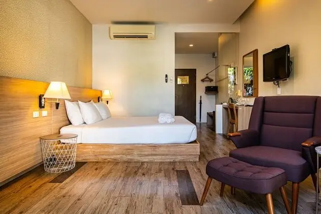 Building Terrace Pool View - Upper Floor