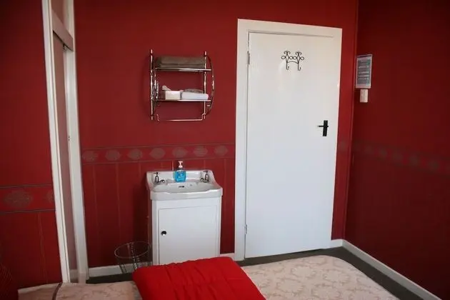 Comfort Tek Büyük Yataklı Oda, Ortak Banyo (Room 8)