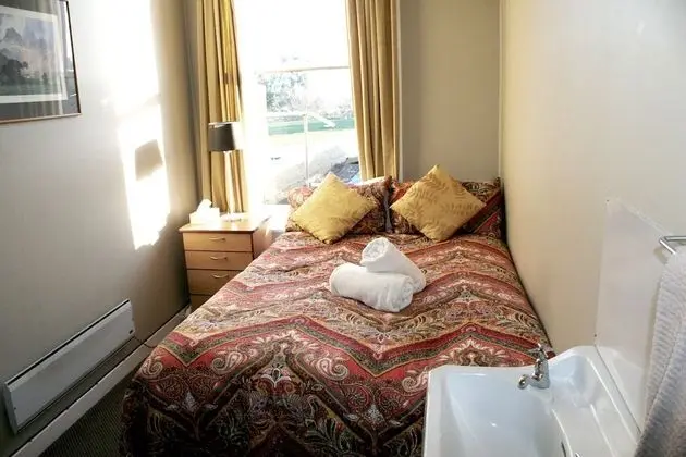 Deluxe Tek Büyük Yataklı Oda, Ortak Banyo (Room 10)