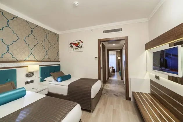 Kara Manzaralı Aile Odası
