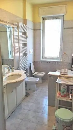 Üç Kişilik Oda, Ortak Banyo
