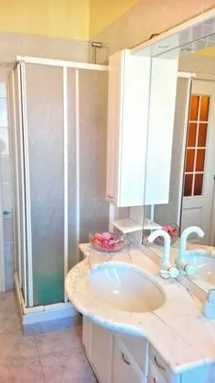Üç Kişilik Oda, Ortak Banyo