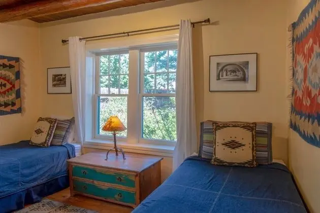 Ev (Luna - Historic Adobe Retreat, Walk t)